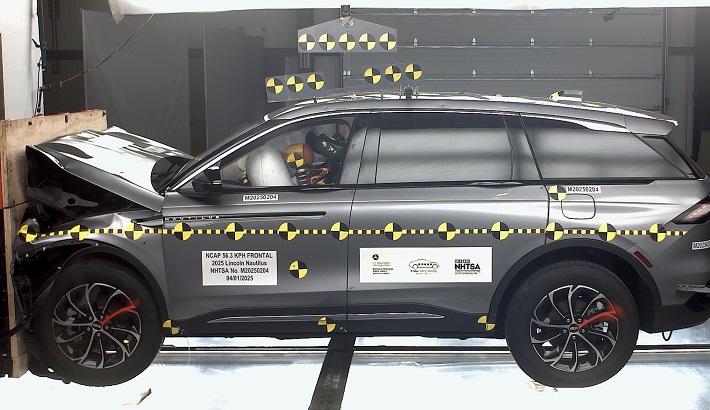 2025 LINCOLN NAUTILUS crash image