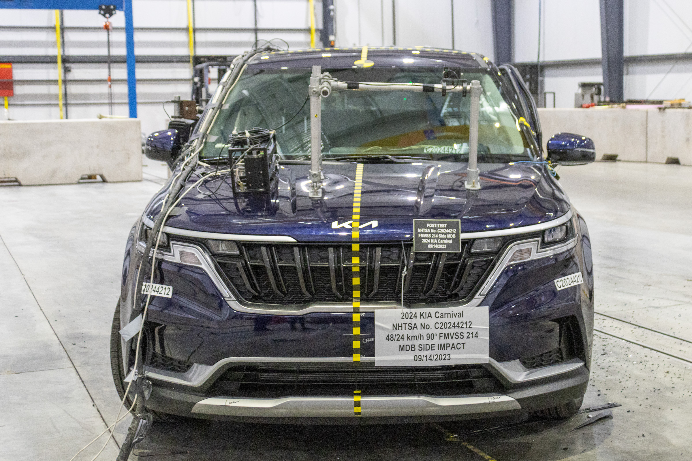 2024 KIA CARNIVAL crash image 2