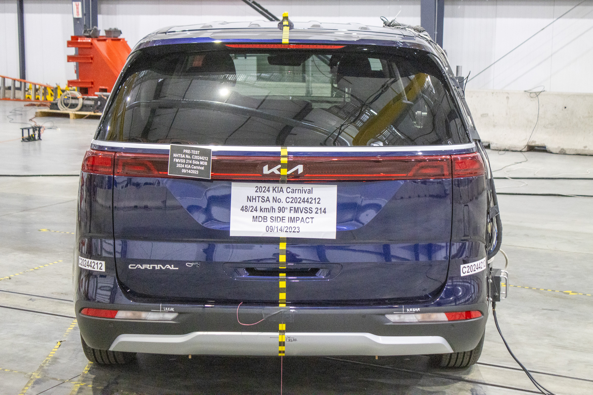 2024 KIA CARNIVAL crash image 3