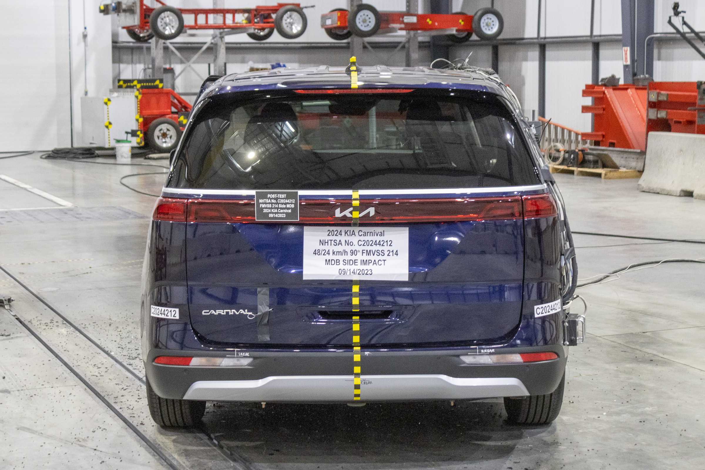 2024 KIA CARNIVAL crash image 4