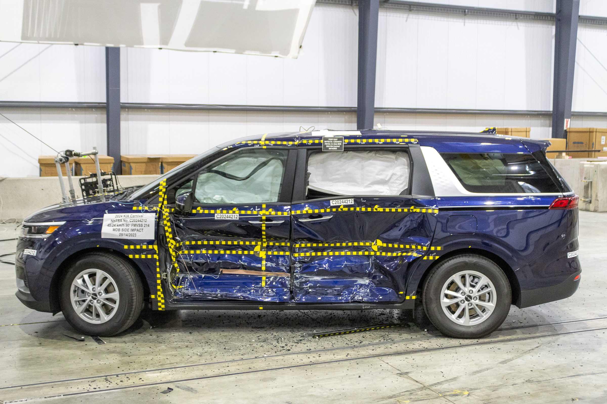 2024 KIA CARNIVAL crash image 6
