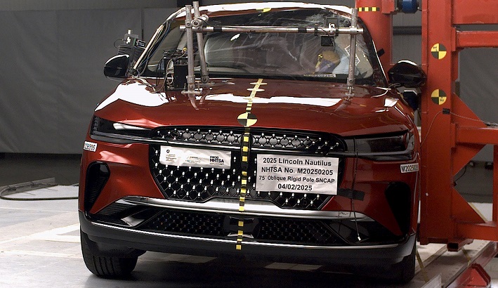 2025 LINCOLN NAUTILUS crash image