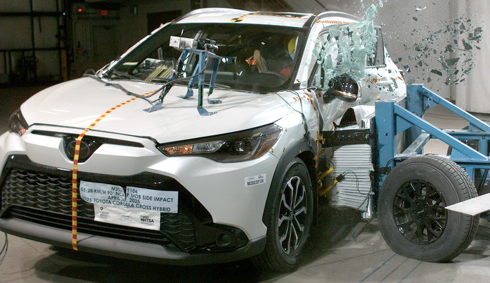 2025 TOYOTA Corolla Cross Hybrid crash image
