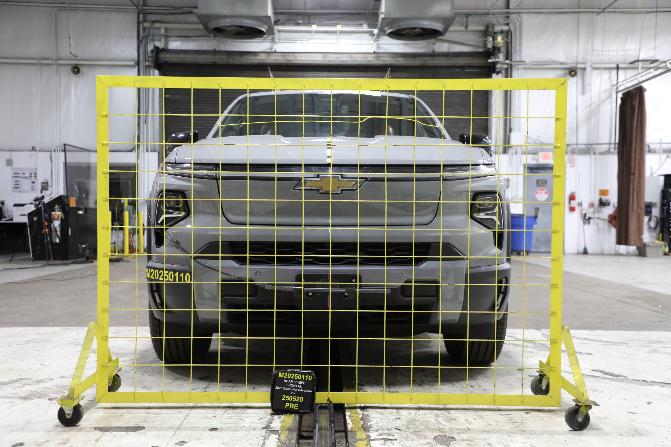 2025 CHEVROLET SILVERADO EV crash image