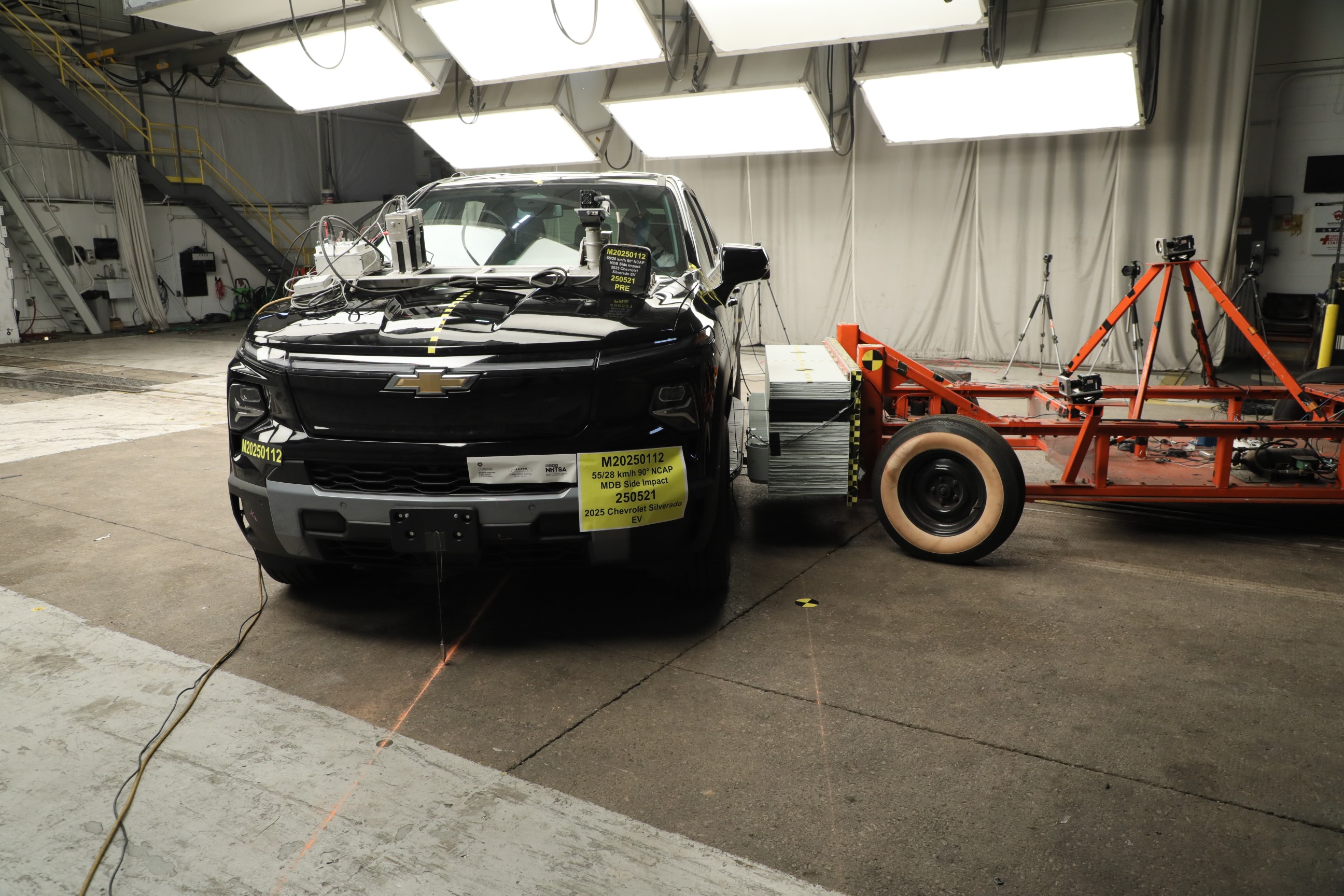 2025 CHEVROLET SILVERADO EV crash image