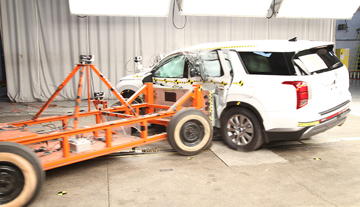 2025 HYUNDAI PALISADE crash-test photo