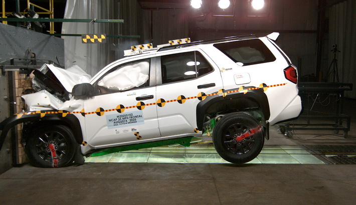 2025 TOYOTA 4RUNNER crash image