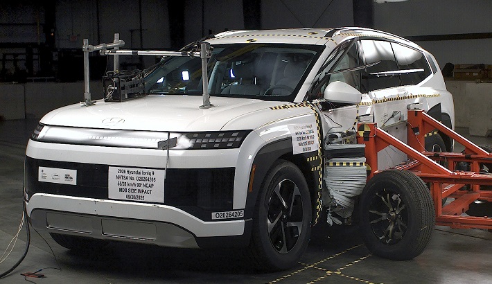 2026 HYUNDAI IONIQ 9 crash test photo