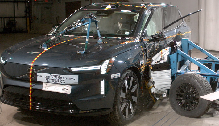 2025 VOLVO EX90 crash image