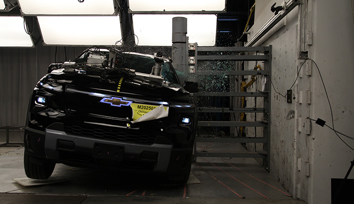 2025 CHEVROLET SILVERADO EV crash-test photo