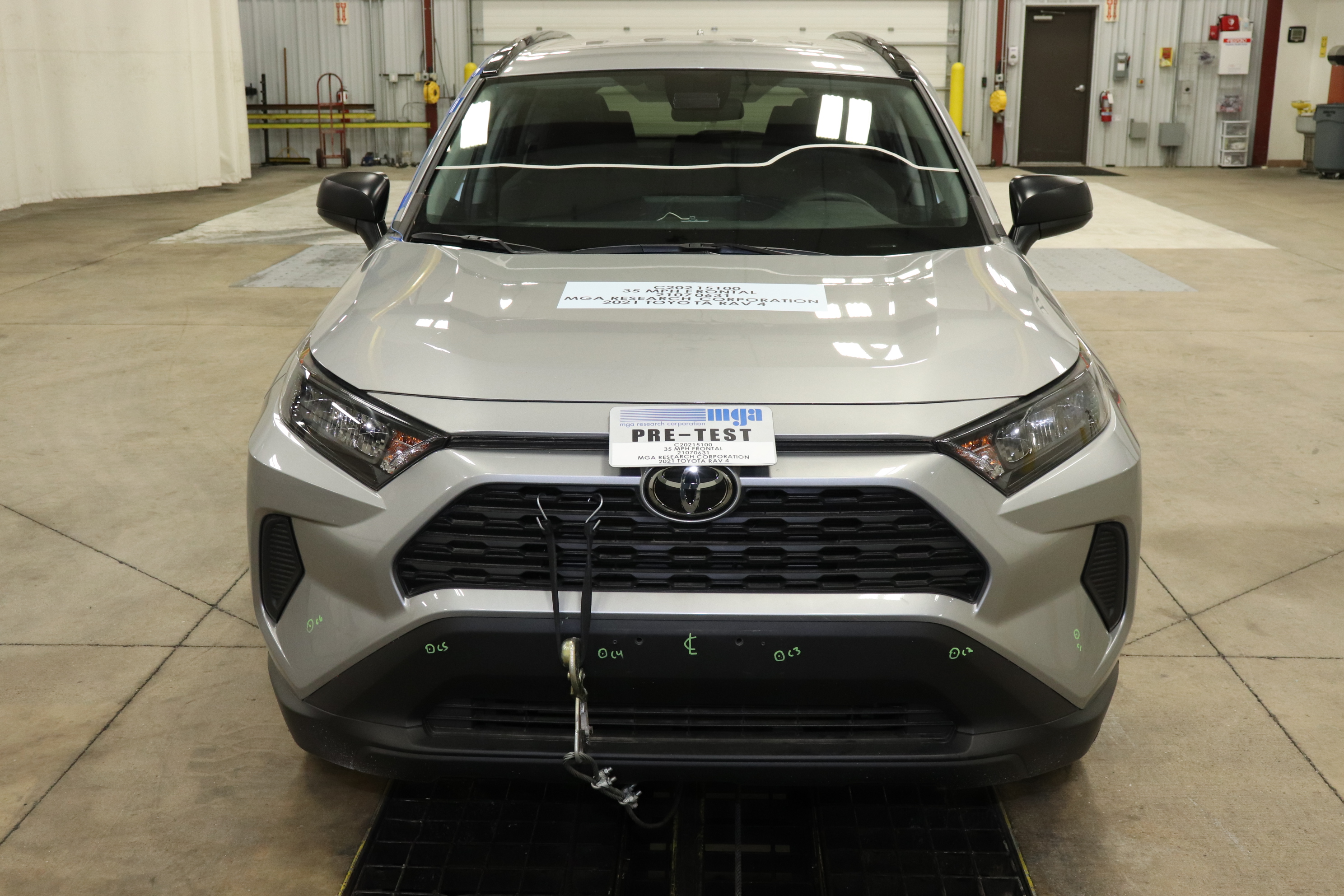 2021 TOYOTA RAV4 crash-test photo