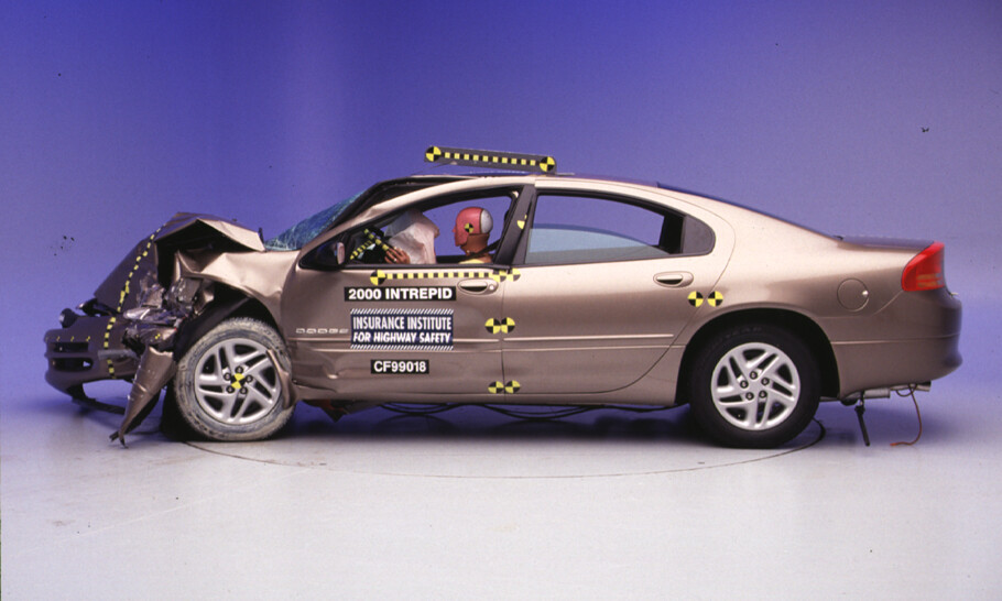 2000 DODGE INTREPID crash-test photo