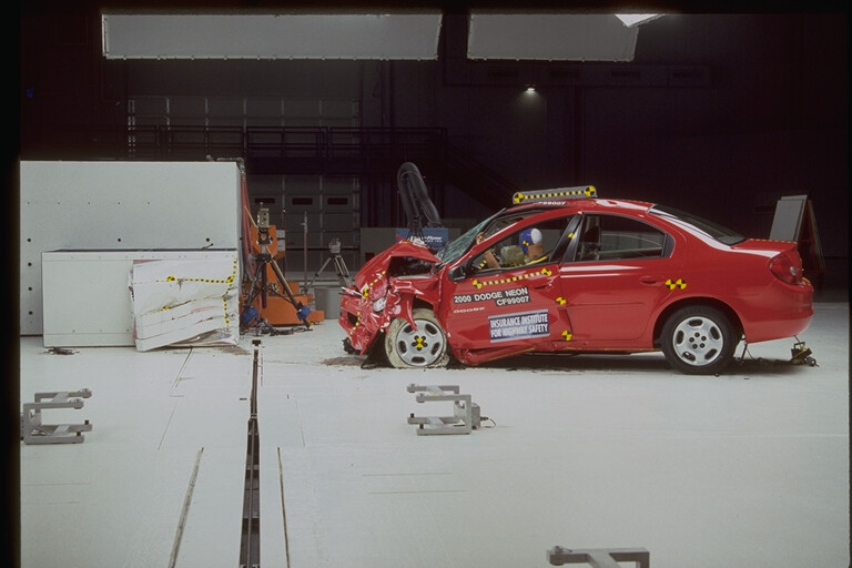 2000 DODGE NEON crash image 11
