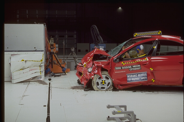2000 DODGE NEON crash image 12