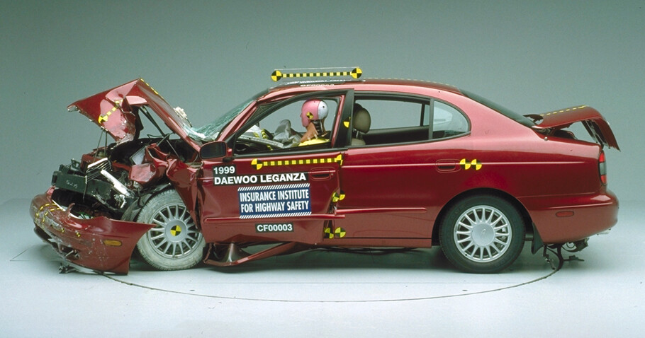 1999 DAEWOO LEGANZA crash-test photo