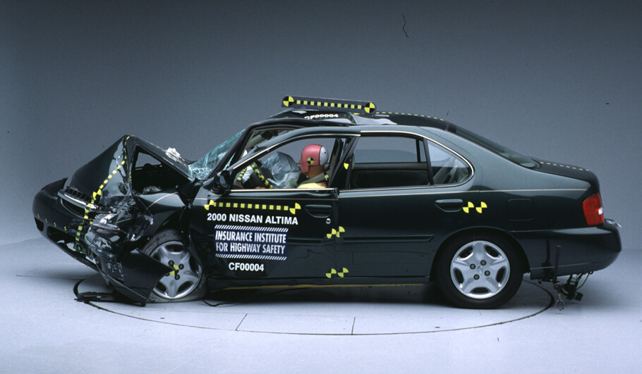 2000 NISSAN ALTIMA crash-test photo