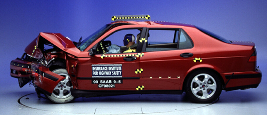 1999 SAAB 9-5 crash-test photo