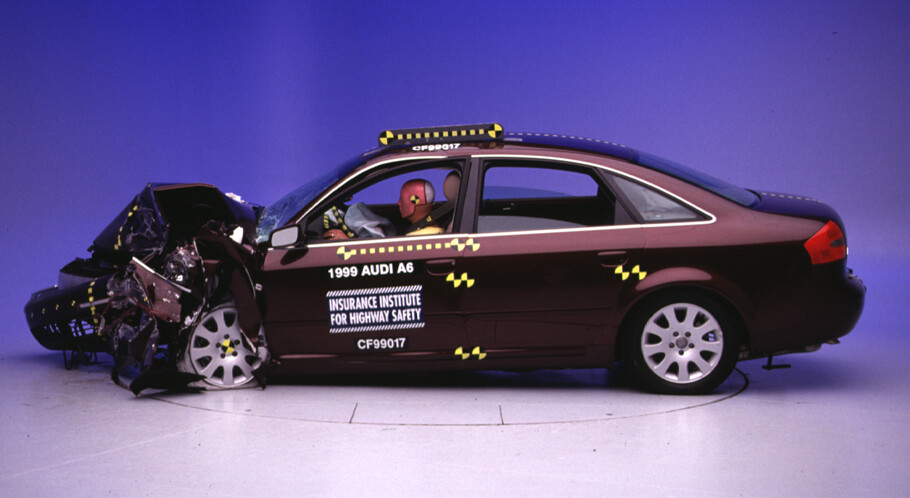 1999 AUDI A6 crash-test photo