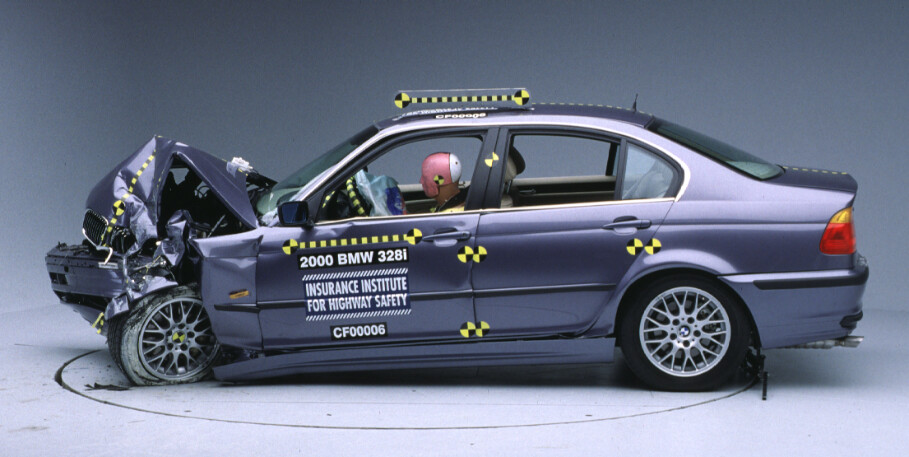 2000 BMW 328 I crash-test photo