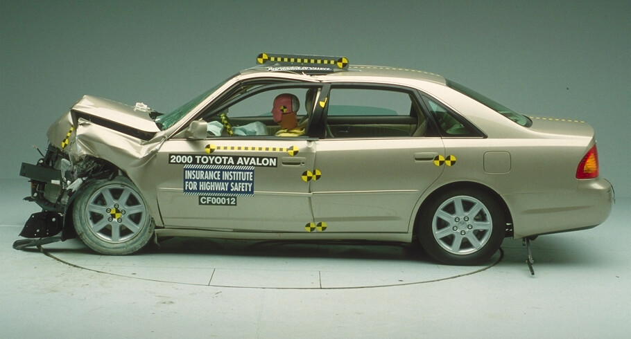 2000 TOYOTA AVALON crash-test photo