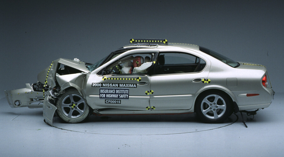 2000 NISSAN MAXIMA crash-test photo