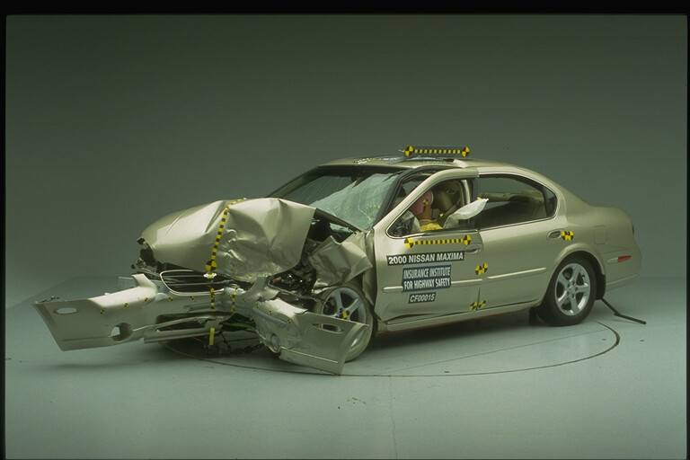 2000 NISSAN MAXIMA crash image 10