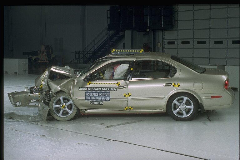 2000 NISSAN MAXIMA crash image 12