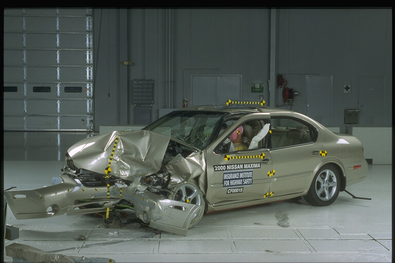 2000 NISSAN MAXIMA crash image 13