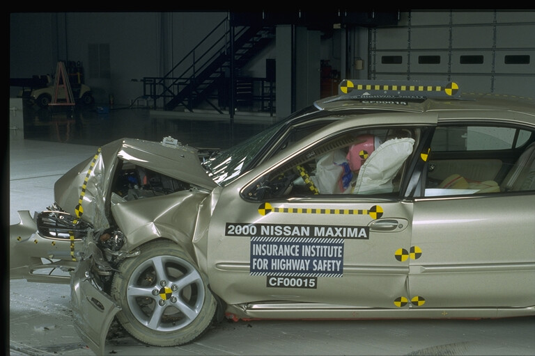 2000 NISSAN MAXIMA crash image 14