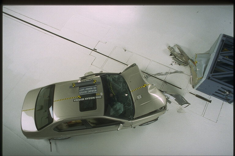 2000 NISSAN MAXIMA crash image 15