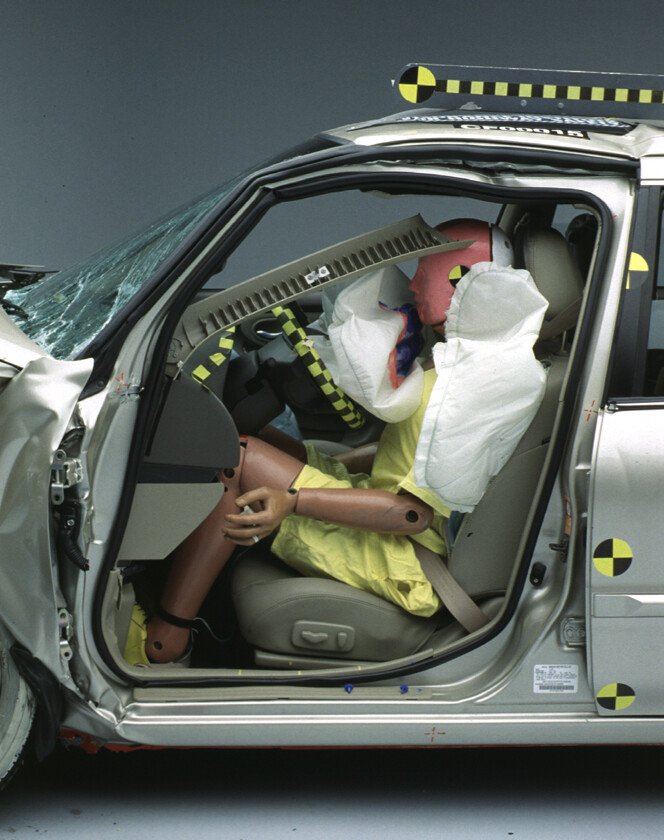 2000 NISSAN MAXIMA crash image 2