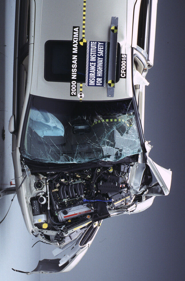 2000 NISSAN MAXIMA crash image 4