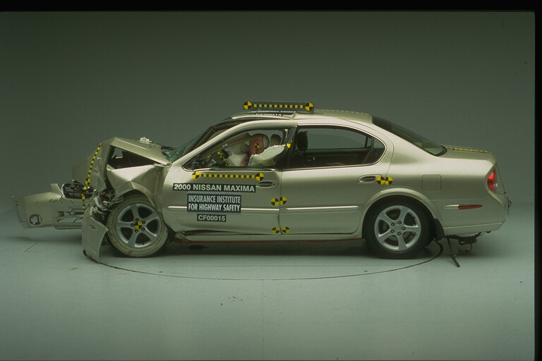 2000 NISSAN MAXIMA crash image 8