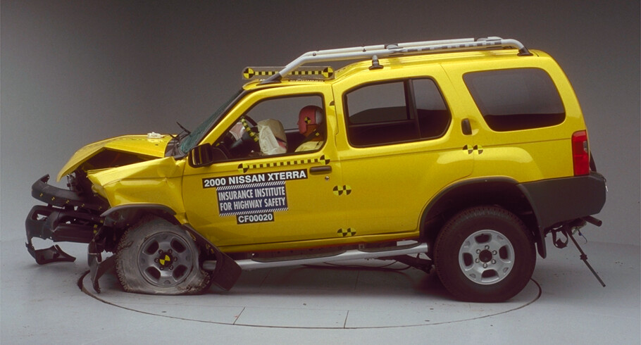 2000 NISSAN XTERRA crash-test photo
