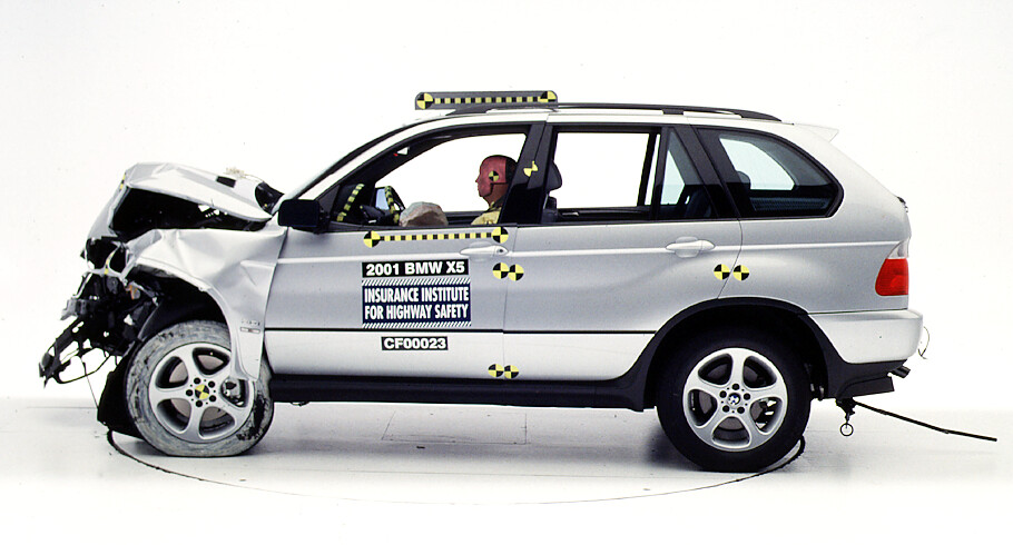 2001 BMW X5 crash-test photo