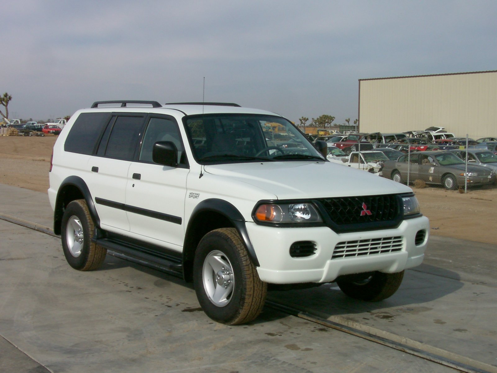 2001 MITSUBISHI MONTERO SPORT crash image