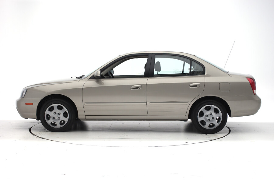 2001 HYUNDAI ELANTRA crash-test photo