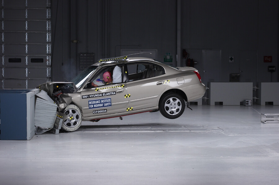 2001 HYUNDAI ELANTRA crash image 11