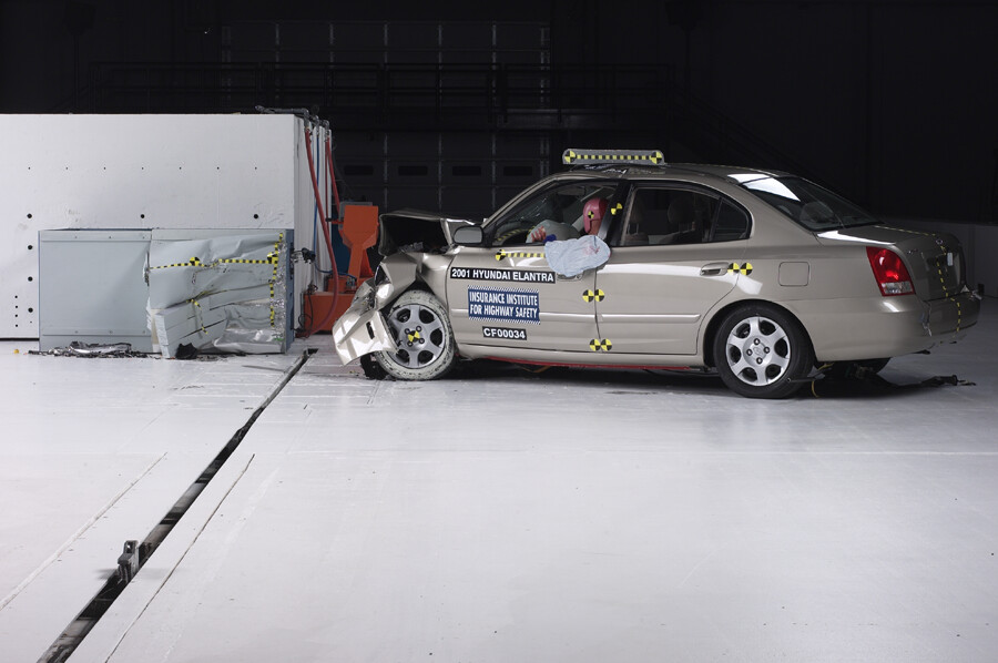 2001 HYUNDAI ELANTRA crash image 12