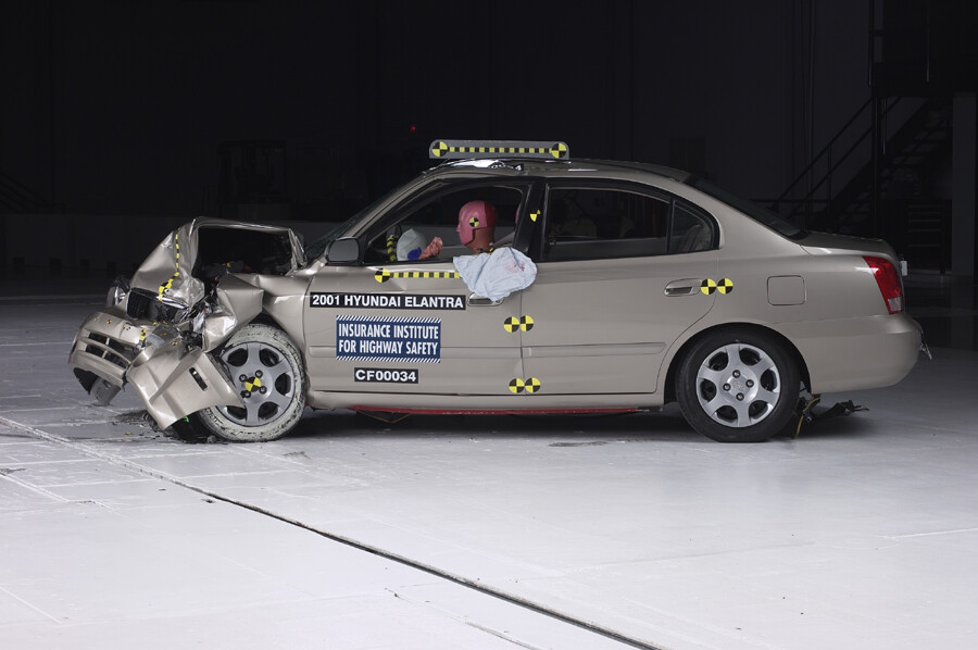 2001 HYUNDAI ELANTRA crash image 13