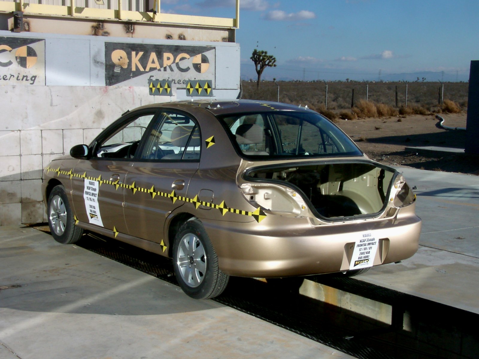 2002 KIA RIO crash image 13