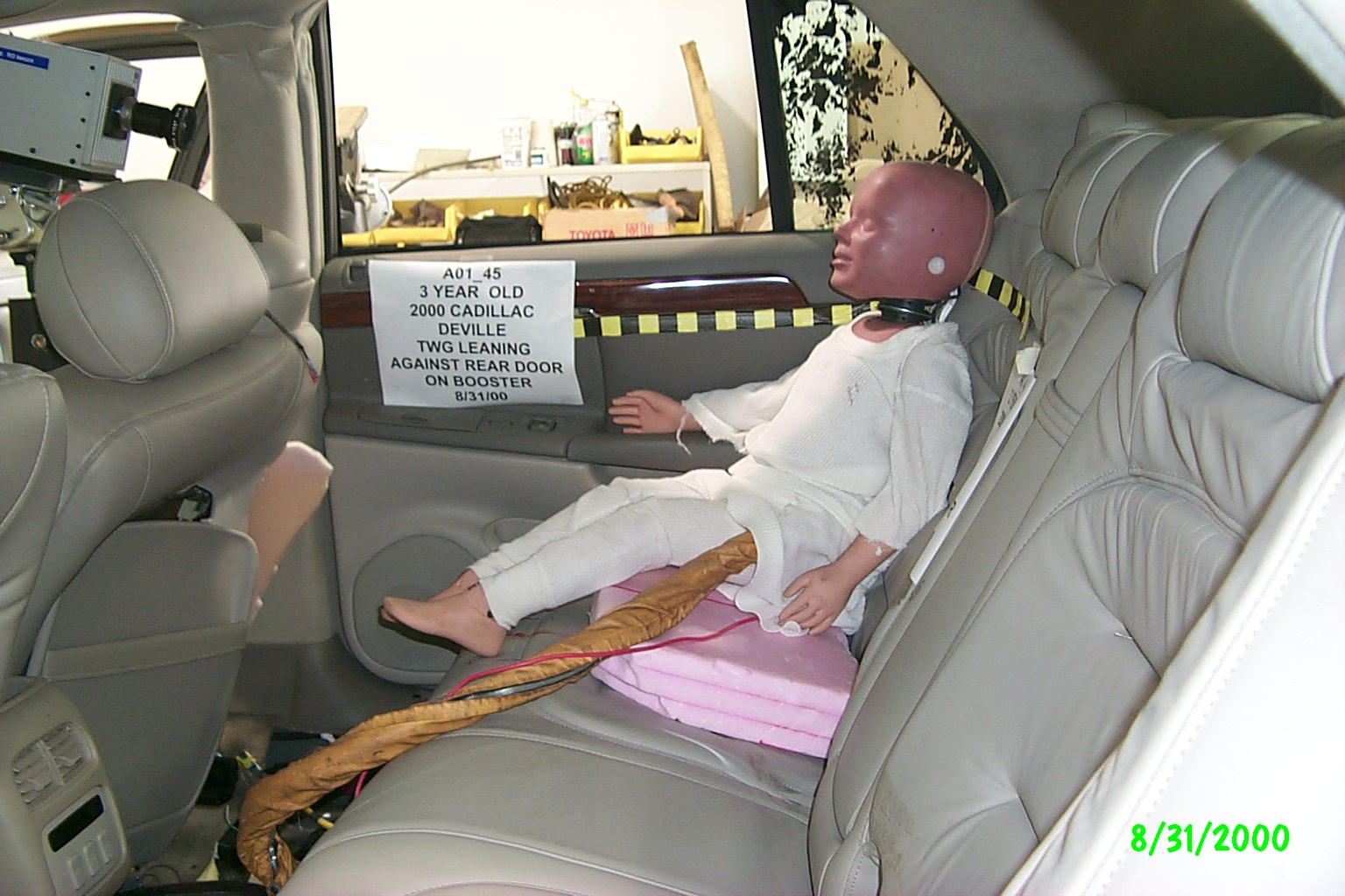 2000 CADILLAC DE VILLE crash image 2