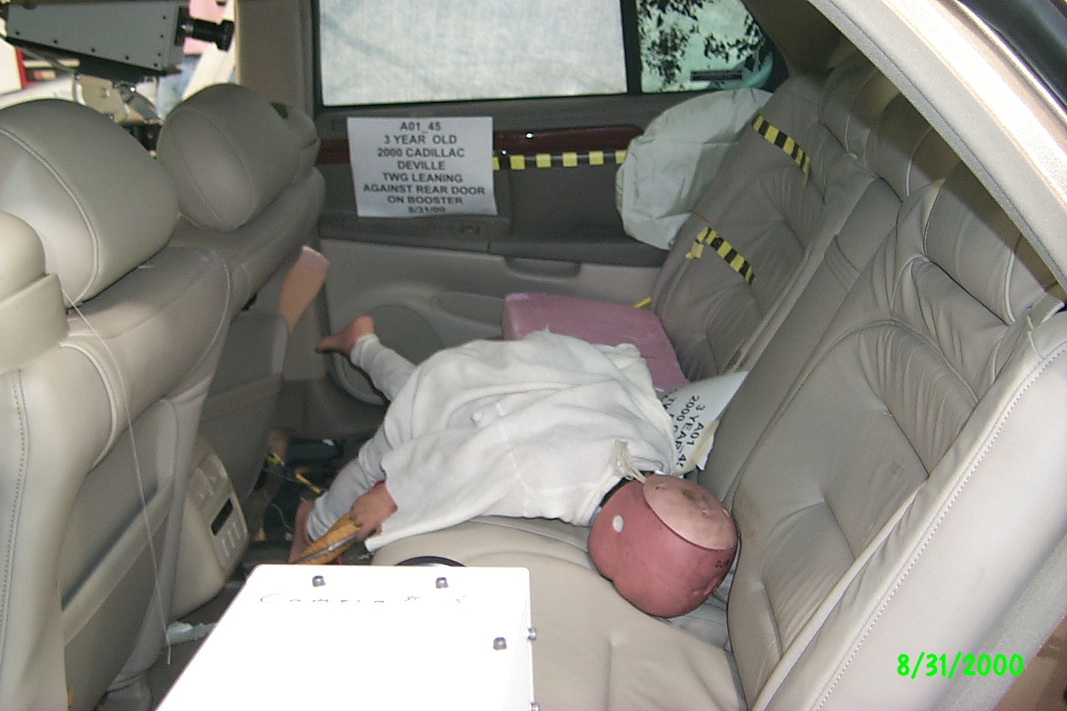 2000 CADILLAC DE VILLE crash image 3