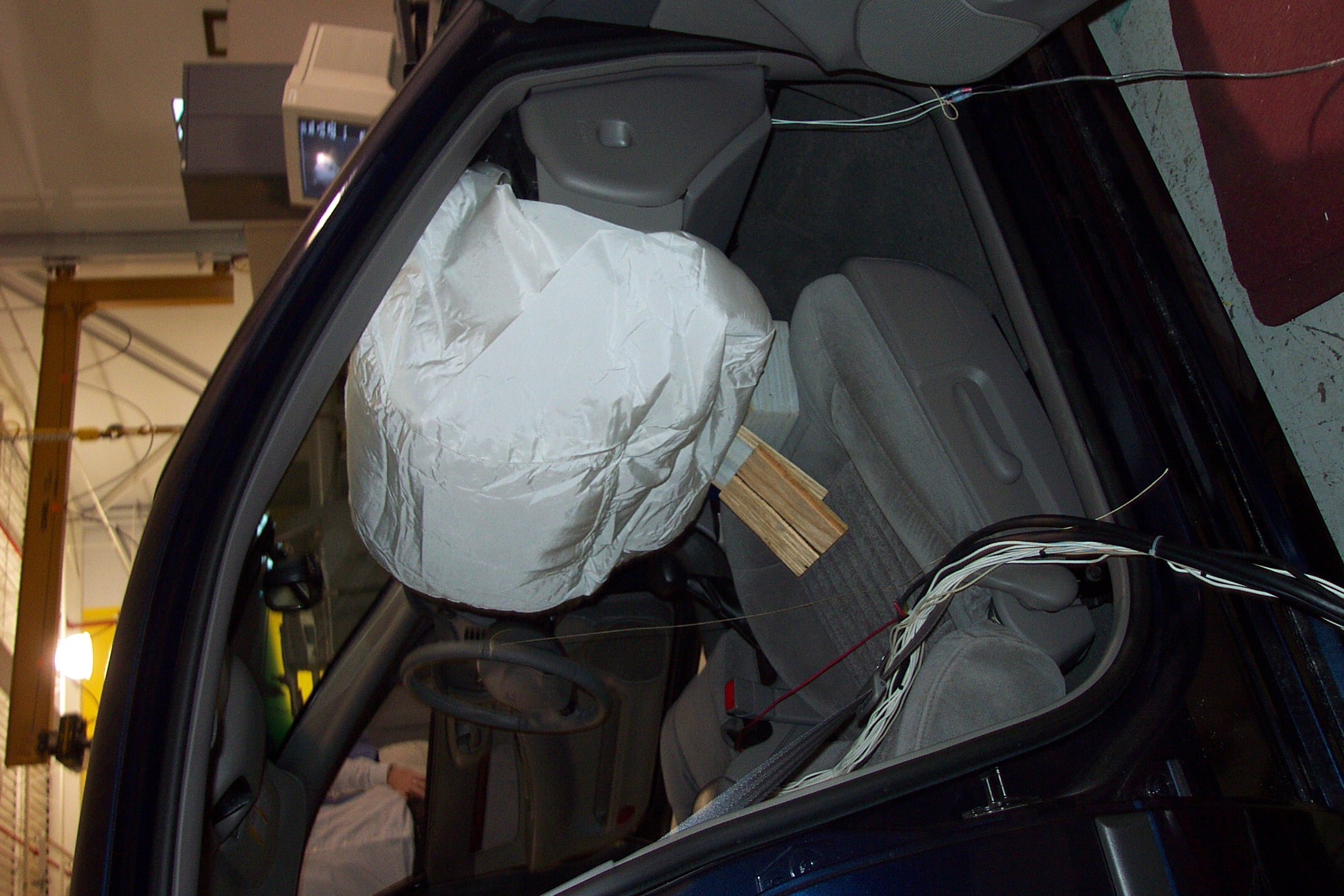 2001 CHEVROLET IMPALA crash image 5