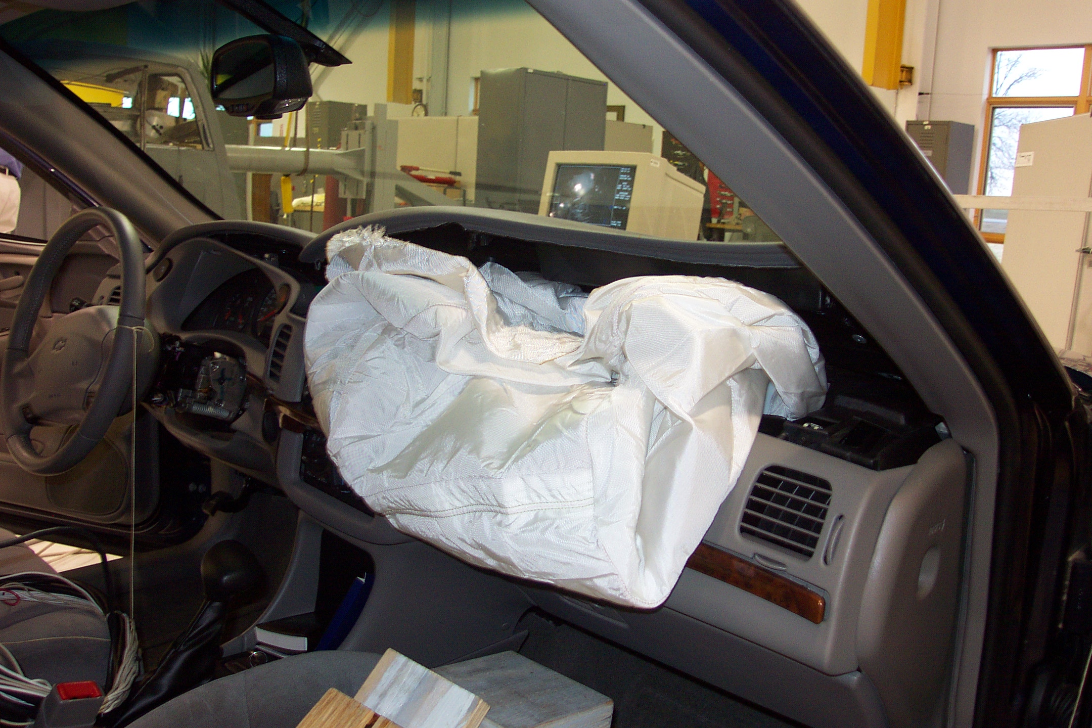 2001 CHEVROLET IMPALA crash image 8