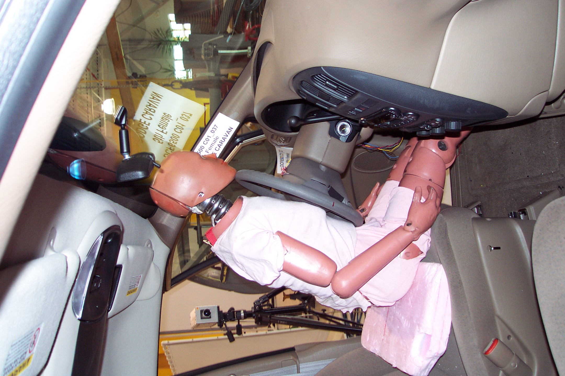 2001 DODGE GRAND CARAVAN crash image