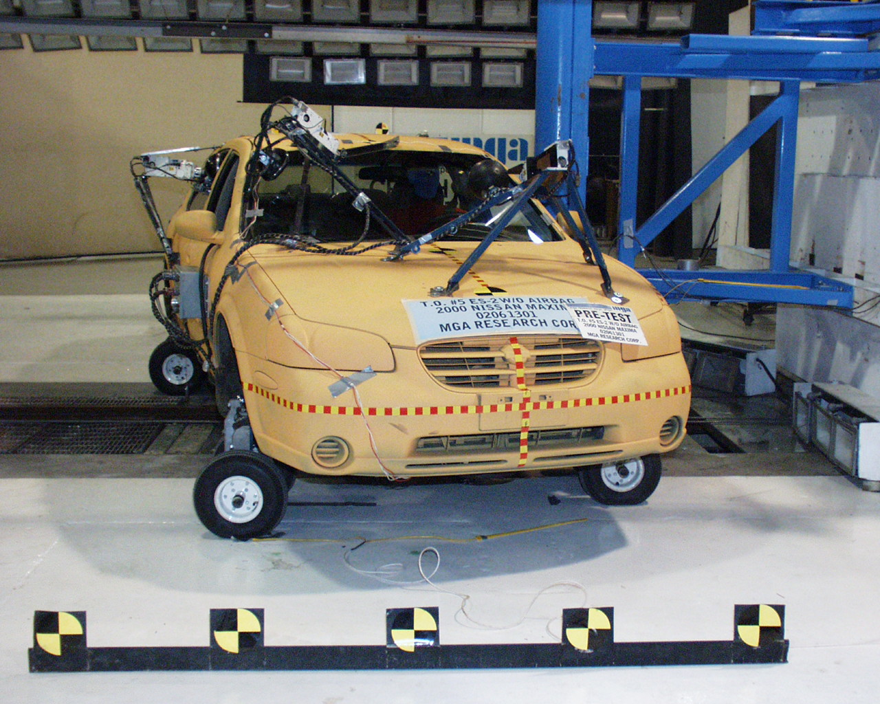2000 NISSAN MAXIMA crash image