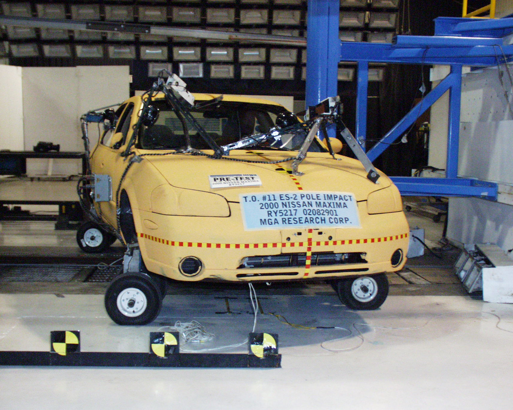 2000 NISSAN MAXIMA crash image