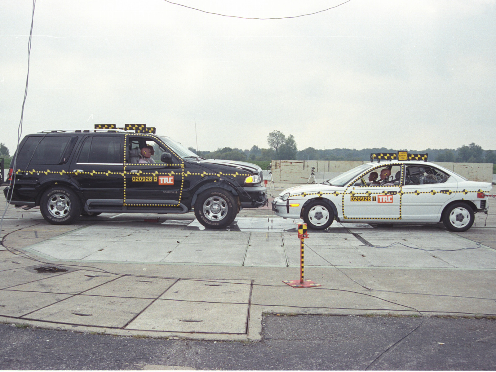 1999 LINCOLN NAVIGATOR crash image