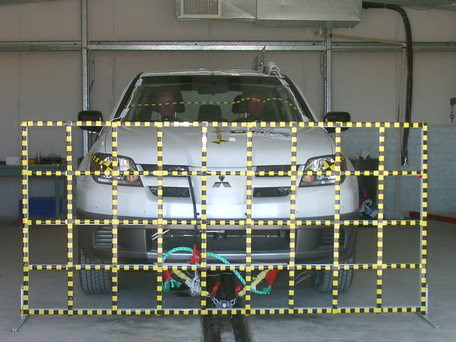 2003 MITSUBISHI OUTLANDER crash image